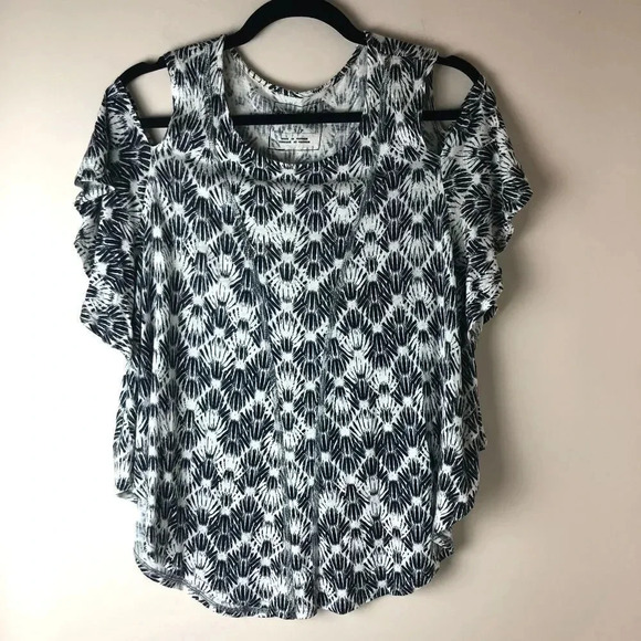 We the Free | Black & White Cold Shoulder Knit Top - Picture 1 of 2